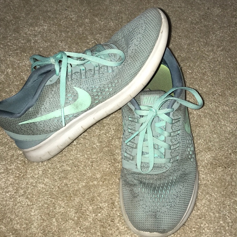 Turquoise/light blue Nike free runs